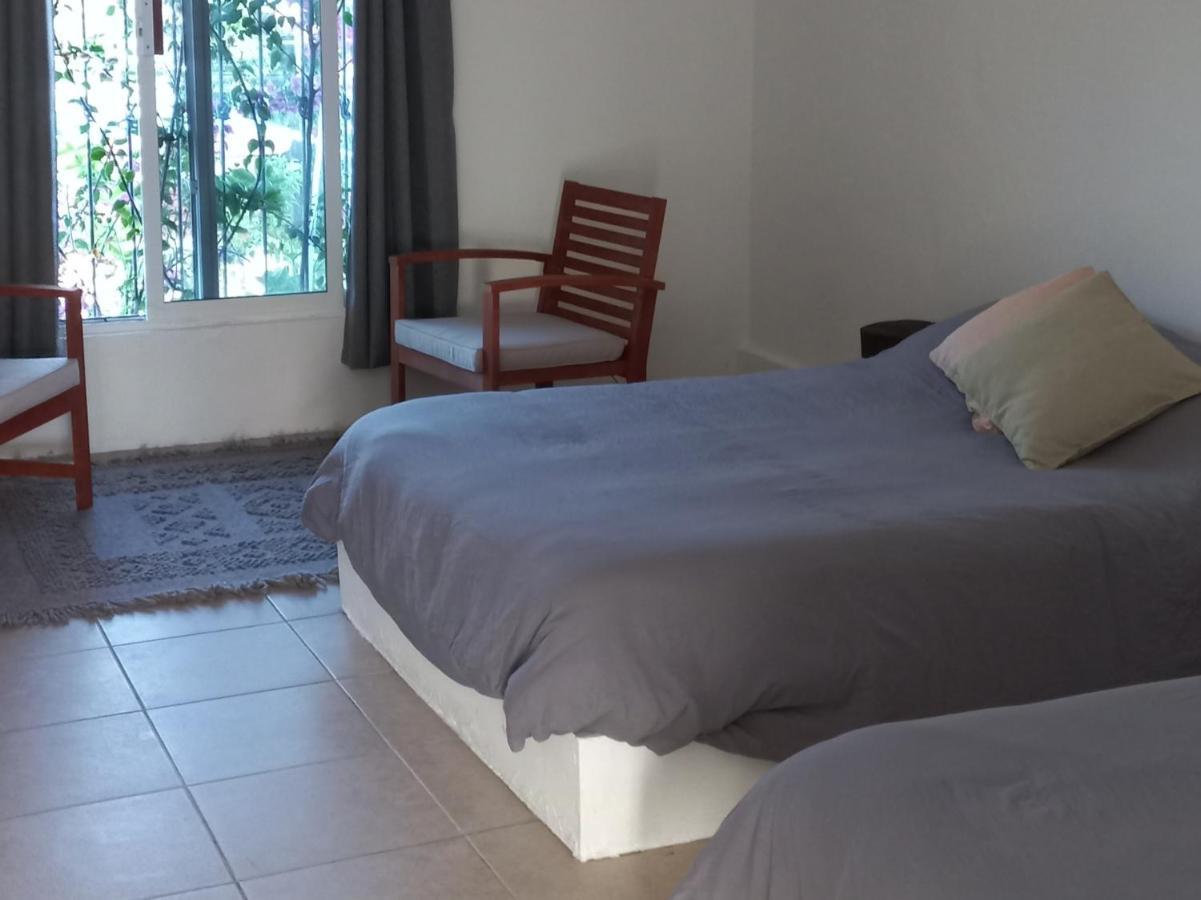 La 10 Hotel *